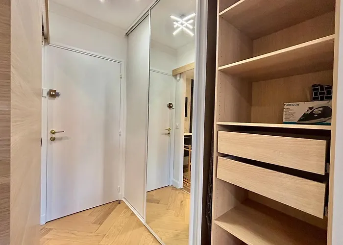 Renove Climatise 4 Voyageurs * Μεντόν